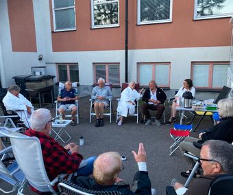 Varma badkappor som vunnits i lotteri och tipspromenad
