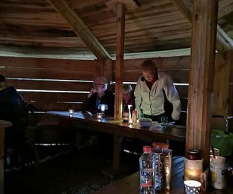 Fredagsmys i grillkåtan