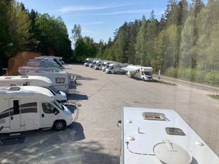Några av bilarna som står uppställda
