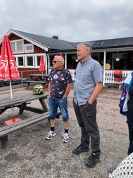 Sune och Kjell studerar banan inför racet