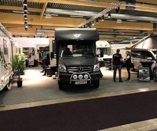 Nordic Husbilar väntar i sin monter