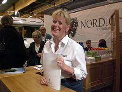 Allas vår Viveca, lika glad som vanligt!