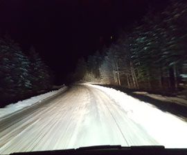 Snöiga tvättbrädesvägar
