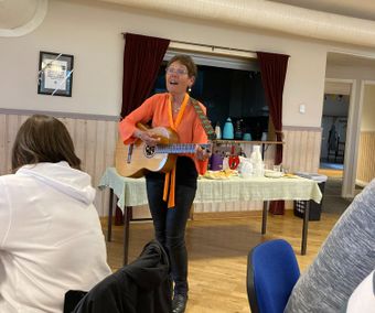 Birgitta Nilsson underhåller