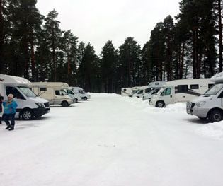 Redan på onsdagen anlände de första bilarna.