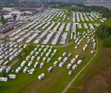 3000 campingtomter i raka rader