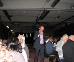 Lasse Holm leder snapsvisorna