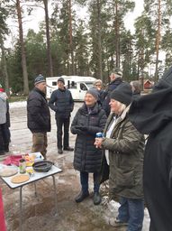 Gemensam korvgrillning är alltid populärt!