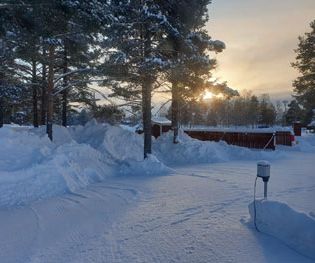 Vacker morgon med nysnö