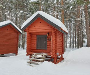 Små söta stugor att hyra på campingen.