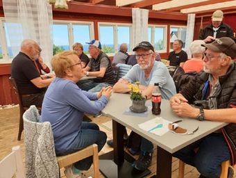Fikastund med god räksmörgås och glass på Café Utsikten