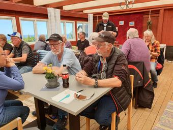 Fikastund med god räksmörgås och glass på Café Utsikten
