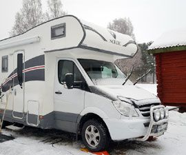 Vinterbilar på vintercamping