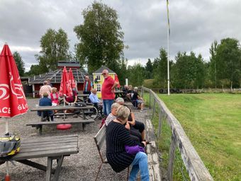 Vi väntar med spänning på att tävlingen ska börja