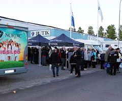 Samling inför lördagens kräftskiva....
